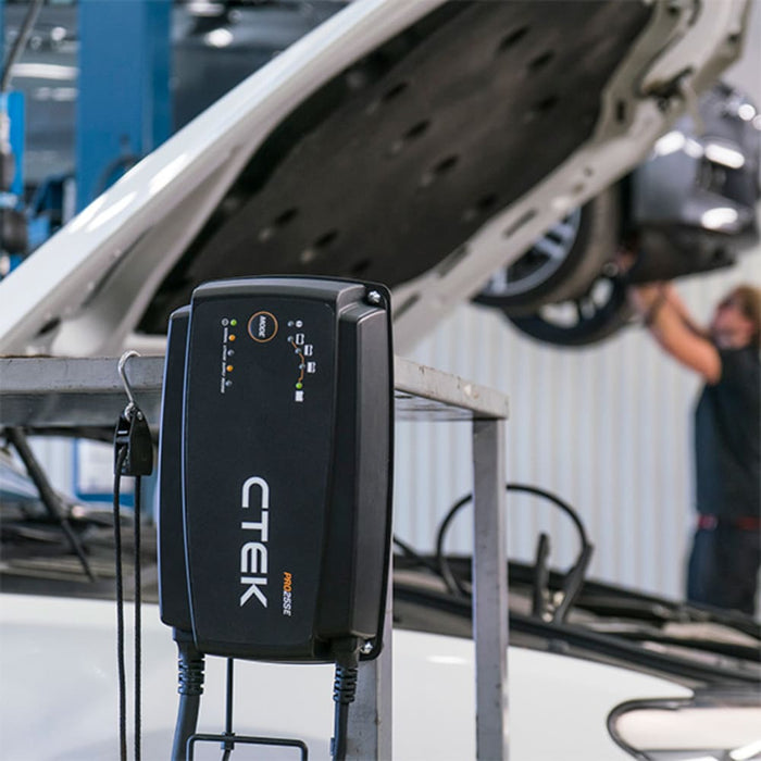 CTEK PRO 25SE Ladegerät 12V inkl. 6m Kabel und Wandhalter