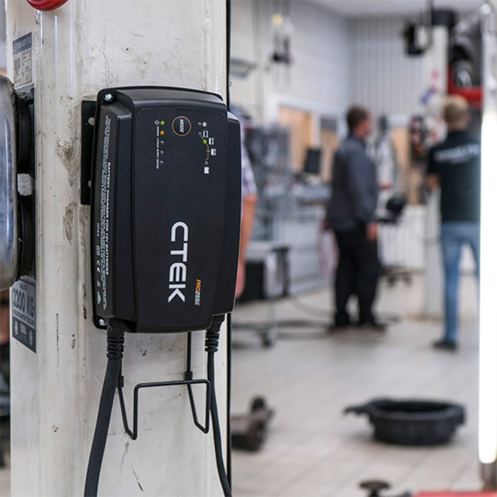 CTEK PRO 25SE Ladegerät 12V inkl. 6m Kabel und Wandhalter